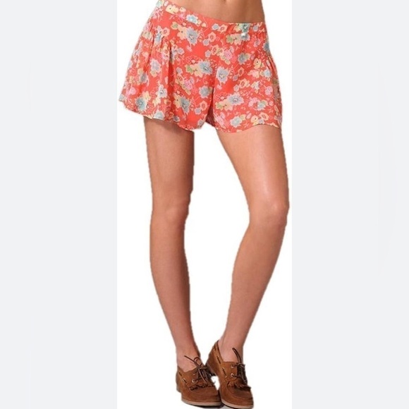 Free People Coral Floral Pleated Mini Shorts Size 10 Flowy Chiffon - Picture 2 of 9